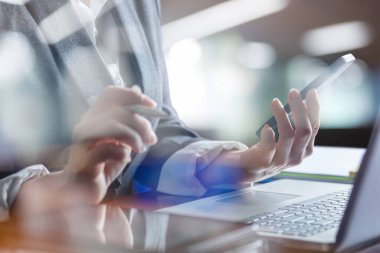 İş etkinliği kavramı. İş dünyasında mobil teknolojiler ve görev örgütü.