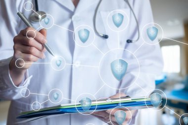 Dijital sağlık güvenliği ve yenilik. Veri güvenliği ve ağ bağlantısına odaklanarak tıbbın dijital dönüşümünü kavramsallaştırmak.