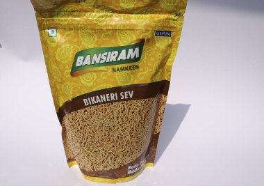 Sarı renkli Gopal marka Urad papad paketi. Papad snacks urad dal with black pepper on 12, December 2023 from India