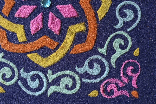 Güzel ve renkli Rangoli arka planı. Kum sanatı, Kolam ya da Muggulu tasarımlarının tasarımcısı. Festivaller için Rangoli. Rangoli arka plan mavisi