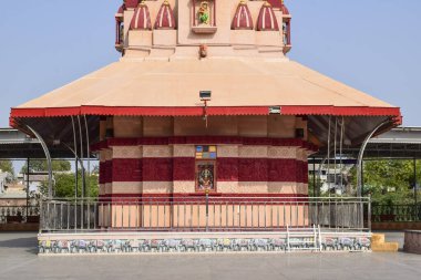 Shri Khambhalay maa mandir Hindistan 'ın Gujarat eyaletindeki Mandal kasabasında yer almaktadır. Gujarat 'taki hacı turistik yerleri