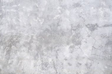 Doğal çatlaklara ve kusurlara sahip gri beton bir yüzey endüstriyel ve modern bir estetik yaratıyor..