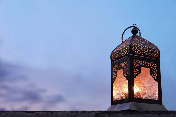 Close Dark Silhouette Glowing Ornamental Moroccan Lantern Blurred Evening Sky — Φωτογραφία Αρχείου