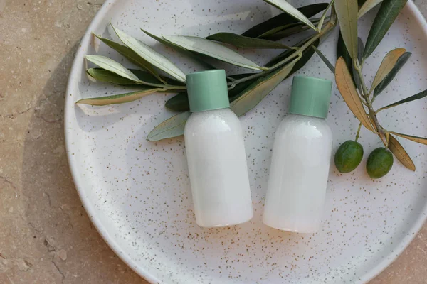 Summer Cosmetic Still Life White Oil Shampoo Cream Bottles Green — ストック写真
