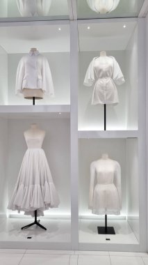 Paris Dior Müzesi 'nde Dior sergisi, Paris, Fransa. 13 Mart 2023