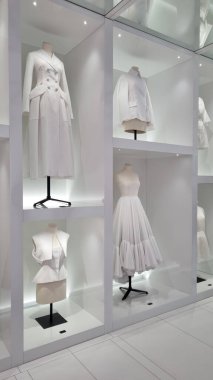 Paris Dior Müzesi 'nde Dior sergisi, Paris, Fransa. 13 Mart 2023