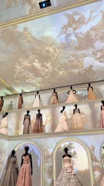 Paris Dior Müzesi 'nde Dior sergisi, Paris, Fransa. 13 Mart 2023