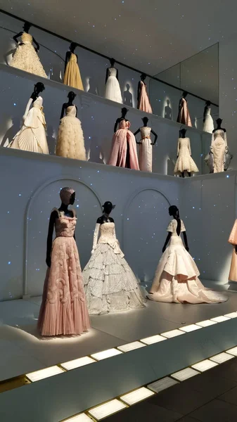 Paris Dior Müzesi 'nde Dior sergisi, Paris, Fransa. 13 Mart 2023