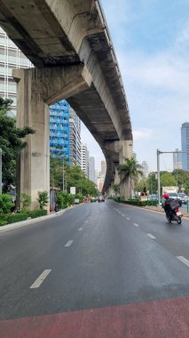 BANGKOK, THAILAND - 29.01.2024 BTS hava treni ile 1. Otoyol
