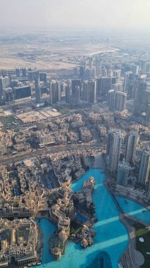 DUBAI, BAE - 22 Ocak 2024: Dubai, Dubai Gökyüzü Kazıyıcıları Üst Burj Halife Gözlem güvertesinden.