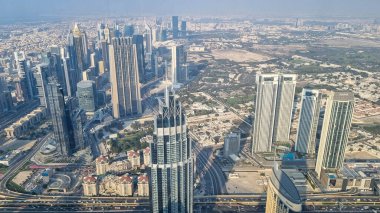 DUBAI, BAE - 22 Ocak 2024: Dubai, Dubai Gökyüzü Kazıyıcıları Üst Burj Halife Gözlem güvertesinden.