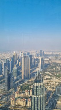 DUBAI, BAE - 22 Ocak 2024: Dubai, Dubai Gökyüzü Kazıyıcıları Üst Burj Halife Gözlem güvertesinden.