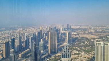 DUBAI, BAE - 22 Ocak 2024: Dubai, Dubai Gökyüzü Kazıyıcıları Üst Burj Halife Gözlem güvertesinden.