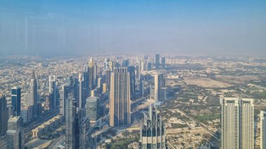 DUBAI, BAE - 22 Ocak 2024: Dubai, Dubai Gökyüzü Kazıyıcıları Üst Burj Halife Gözlem güvertesinden.