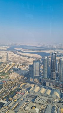 DUBAI, BAE - 22 Ocak 2024: Dubai, Dubai Gökyüzü Kazıyıcıları Üst Burj Halife Gözlem güvertesinden.