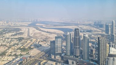 DUBAI, BAE - 22 Ocak 2024: Dubai, Dubai Gökyüzü Kazıyıcıları Üst Burj Halife Gözlem güvertesinden.