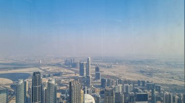 DUBAI, BAE - 22 Ocak 2024: Dubai, Dubai Gökyüzü Kazıyıcıları Üst Burj Halife Gözlem güvertesinden.