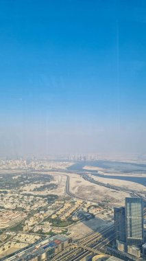 DUBAI, BAE - 22 Ocak 2024: Dubai, Dubai Gökyüzü Kazıyıcıları Üst Burj Halife Gözlem güvertesinden.