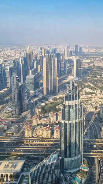 DUBAI, BAE - 22 Ocak 2024: Dubai, Dubai Gökyüzü Kazıyıcıları Üst Burj Halife Gözlem güvertesinden.