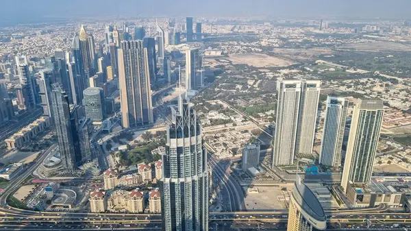 DUBAI, BAE - 22 Ocak 2024: Dubai, Dubai Gökyüzü Kazıyıcıları Üst Burj Halife Gözlem güvertesinden.