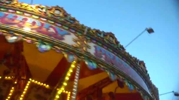 Carrossel Está Girando Frente Roda Gigante Imagens Alta Qualidade — Vídeo de Stock