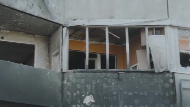 Kyiv Borodyanka 俄军空袭后一座房子的被烧毁的阳台乌克兰的战争 2022年 — 图库视频影像