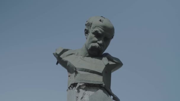 塔拉斯 舍甫琴科纪念碑因俄罗斯军队的炮击而受损 Borodyanka 2022年4月 — 图库视频影像