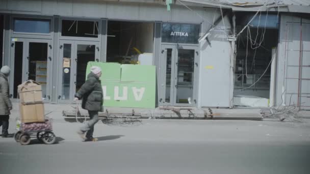 Egy Szupermarket Amit Orosz Katonák Fosztogatnak Ukrajnában Ukrajnai Háború Bucha — Stock videók