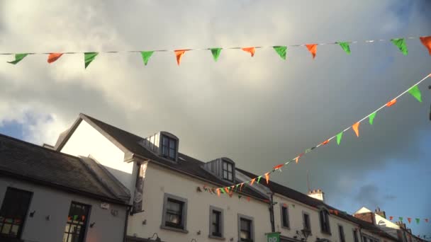 Drapeaux Couleur Irlandaise Traversant Rue Kilkenny Irlande Images Haute Qualité — Video