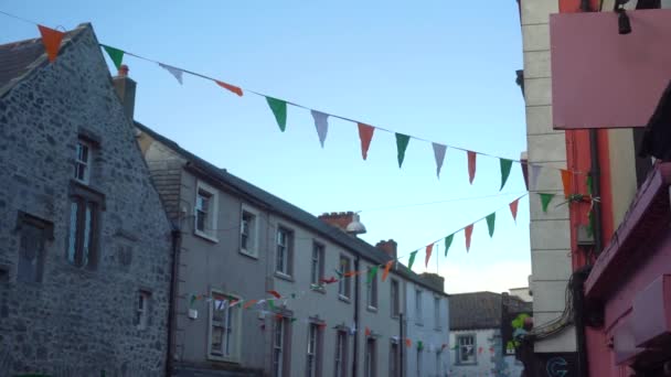 Kleine Irisch Gefärbte Fahnen Überqueren Die Straße Kilkenny Irland Hochwertiges — Stockvideo