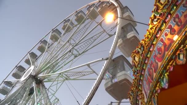 Carousel Spinning Front Ferris Wheel High Quality Footage — Stock Video