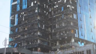 Rus İHA saldırısının sonuçları. Şehir merkezindeki Kyiv 'deki iş merkezi yok edildi ve hasar gördü. 4k