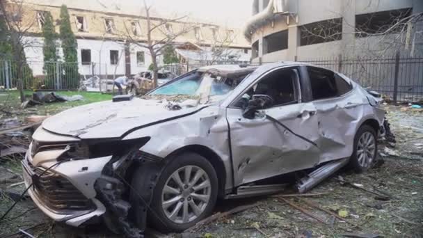 Kijevben Ukrajna 2020 Egy Lerobbant Autó Áll Egy Ház Udvarán — Stock videók