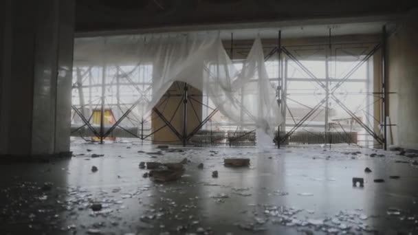 Ukraina Borodyanka Tuhosivat Kulttuuritalon Rikkoutuneet Ikkunat Pommitusten Seurauksena Huhtikuu 2022 — kuvapankkivideo