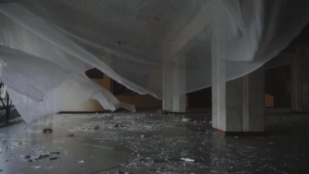 Ukrayna Borodyanka Yıkılmış Kültür Evi Bombalamalar Sonucunda Perdeler Kırık Pencerelerin — Stok video