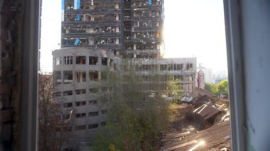 Rus İHA saldırısının sonuçları. Kyiv şehir merkezindeki yıkık ve hasarlı binalar. 4k