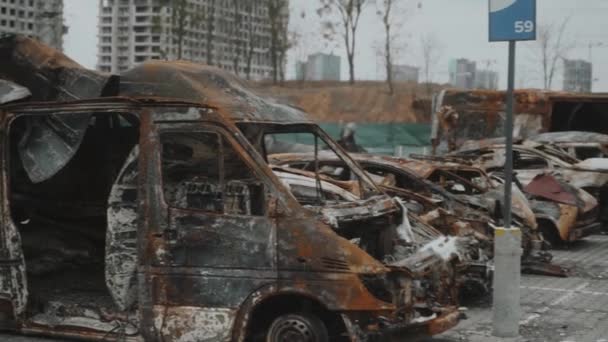 Invasione Russa Ucraina Città Lacerata Guerra Distrutto Auto Bruciata Russia — Video Stock