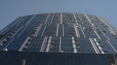 Ruslar Ukrayna 'ya karşı askeri saldırı. Ukrayna 'nın başkenti Kyiv' de Rus birliklerinin füze saldırısı sonrası 101. Ticaret Merkezi. 