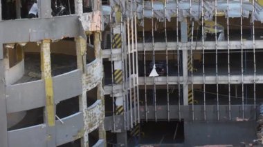 Ukrayna 'nın başkenti Kyiv' de Rus birliklerinin füze saldırısı sonrası 101. Ticaret Merkezi. 