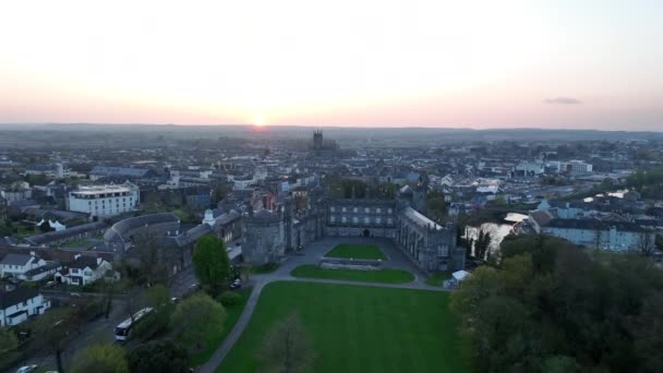 Castillo Kilkenny Desde Una Vista Aves Desde Parque Irlanda Kilkenny — Vídeo de stock