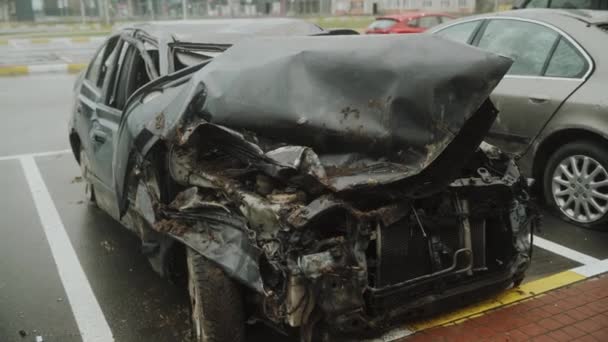 Bucha 2022 Ukraine Apr Elloptak Egy Rakás Megégett Civil Autót — Stock videók
