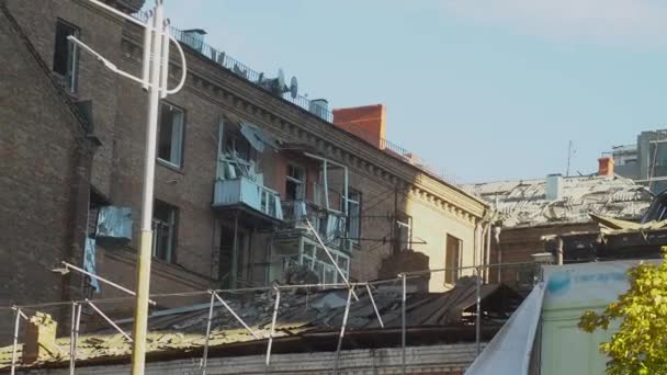 Edificio Residencial Dañado Por Ataque Con Misiles Tripulados Rusos Kiev — Vídeo de stock
