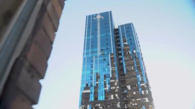 Rus İHA saldırısının sonuçları. Kyiv şehir merkezindeki yıkık ve hasarlı binalar. 4k