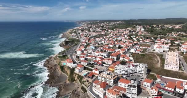 ポルトガルのシントラで壮大な崖の景色 ビーチのドローン映像 視界の良い晴れた日の映像 — ストック動画