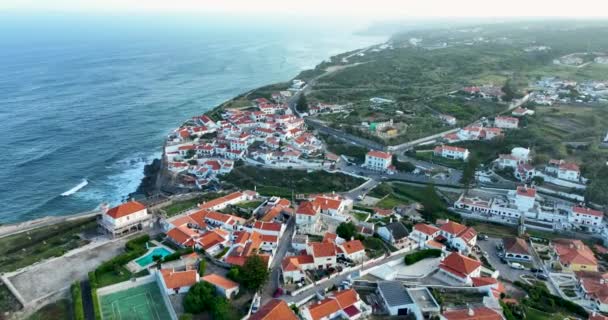 Вид Воздуха Азеньяс Мар Небольшой Городок Вдоль Дикого Португальского Побережья — стоковое видео