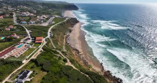 Nagranie Drona Spektakularny Widok Klif Ocean Fale Plaża Sintra Colares — Wideo stockowe
