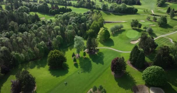 Estableciendo Tiro Dron Volando Sobre Club Golf Hermoso Campo Golf — Vídeos de Stock