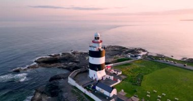4k Hook Deniz Feneri, Wexford County, İrlanda 'daki Kanca Yarımadası' nın ucunda yer alıyor. Dünyanın en eski deniz feneri 12. yüzyılda inşa edildi.
