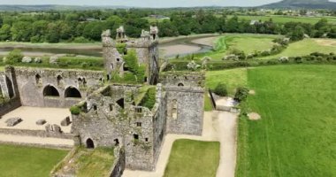 Havadan. Harap olmuş manastır. Dunbrody Abbey, İrlanda 'nın Wexford şehrinde bulunan eski bir manastır. Yüksek kalite 4k görüntü