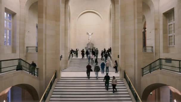 Timelapse 입니다 프랑스 문객들은 프랑스 루브르 박물관에 레이스의 승리를 즐기기 — 비디오